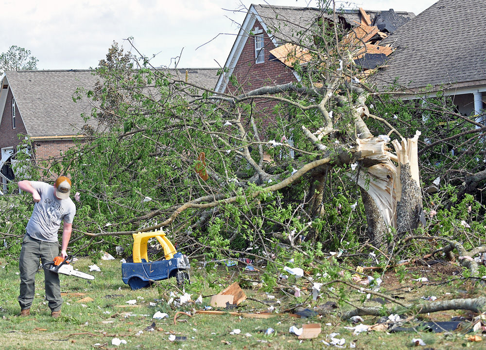 Tornado damages Eufaula